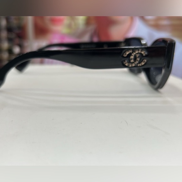 CHANEL Black Sunglasses with Gold Logo - Picture 3 of 3